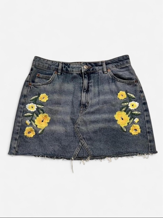 Topshop Dresses & Skirts - 🌼Topshop Dark Blue Denim Mini Skirt with Yellow Floral Embroidery